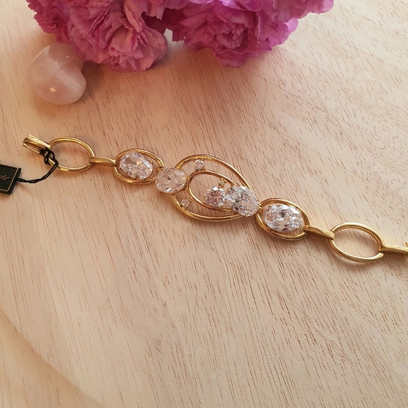 "Scandalous" Gold Swarovski Crystal Bracelet - Picture 3 of 8